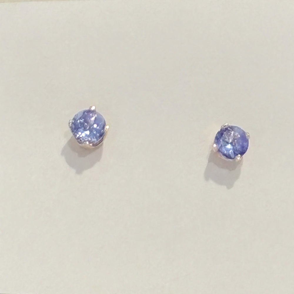 14k gold Tanzanite .5 ct wt stud earrings